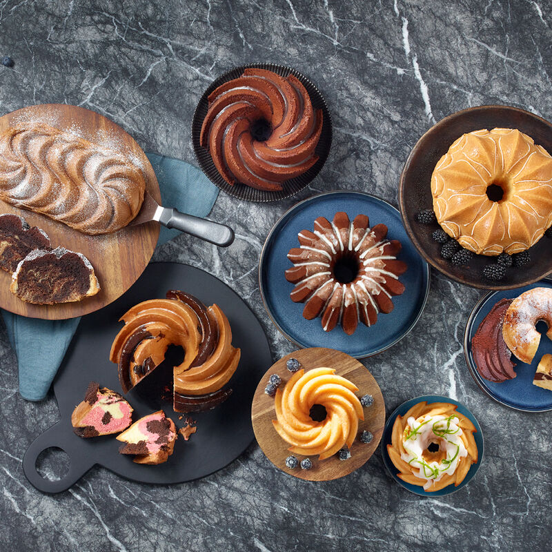 Kunstvollen Charlotte-Kuchen backen in superleitf�higer, nicht haftender Guss-Backform Bild 2