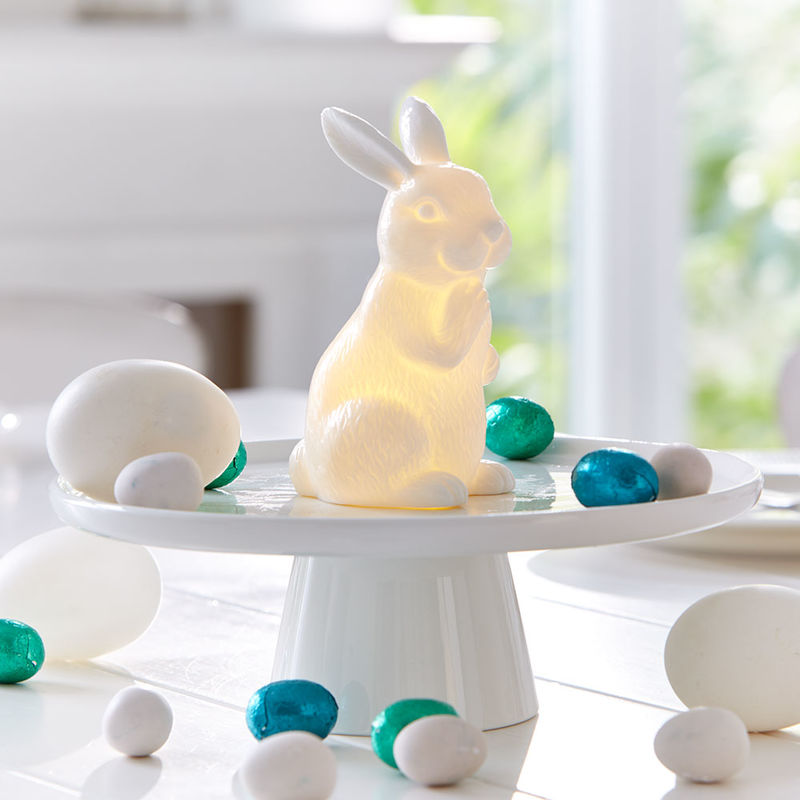 Handgefertigt: Leuchtender Porzellan Osterhase mit innovativer LED-Technik
