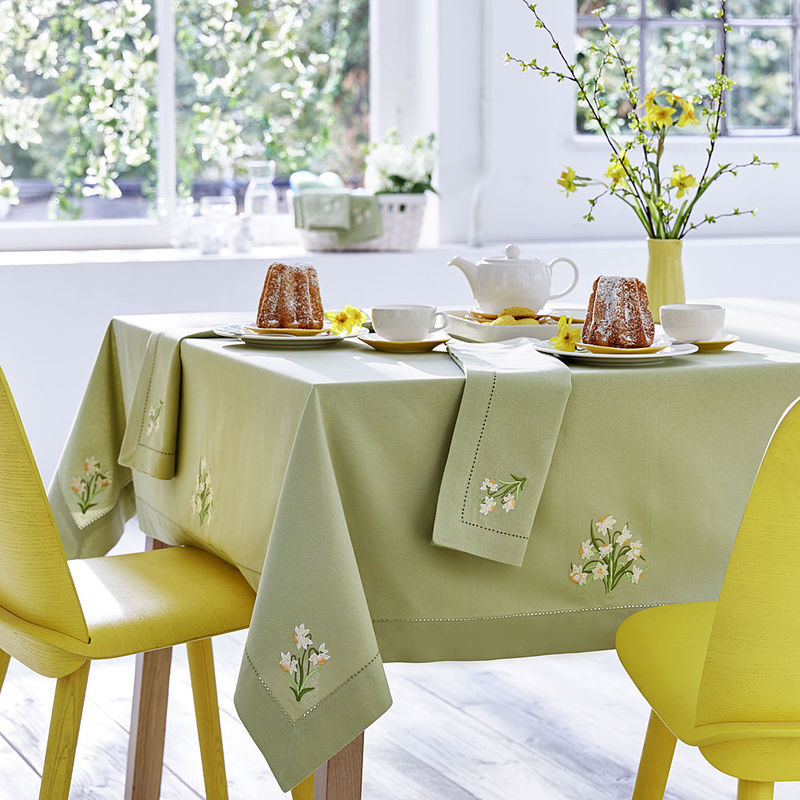 Tischdecke mit aufwendiger Narzissenstickerei bringt den Fr�hling ins Haus