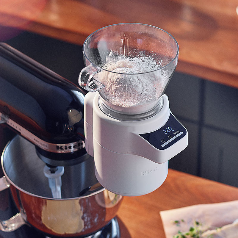 KitchenAid Zubeh�r Mehlsieb-Waage: Backzutaten pr�zise wiegen, automatisch sieben