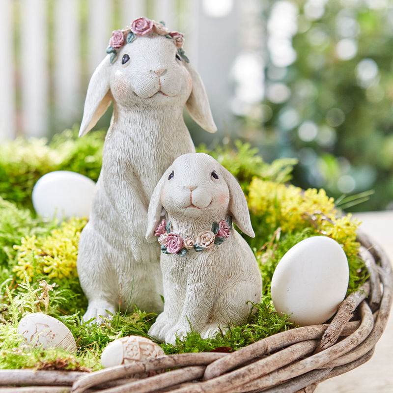 Dekohasen mit Blumenschmuck in sanftem Pastell