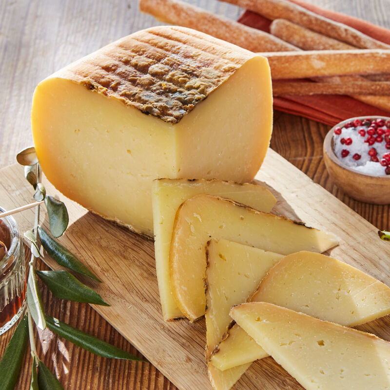 Queso Mahon Curado Cava: Einzigartige Kuhmilch-K�sespezialit�t von Menorcas Salzwiesen