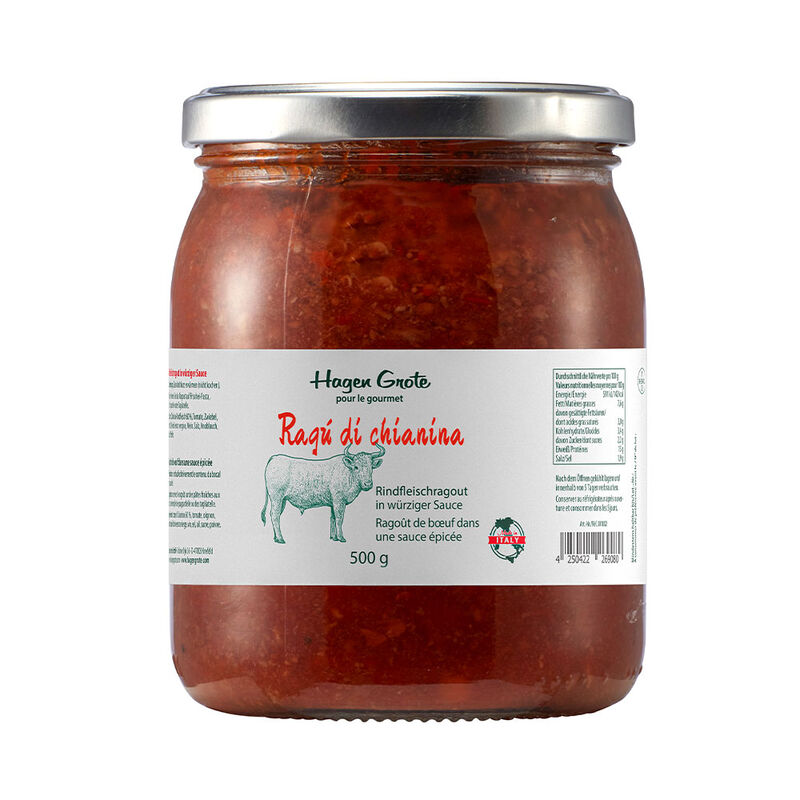 Edles Rag� vom Chianina-Rind mit Frisch-Ei-Pasta serviert ein Piemonteser Sonntagsessen