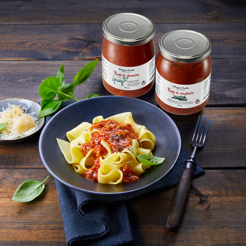 Edles Rag� vom Chianina-Rind mit Frisch-Ei-Pasta serviert ein Piemonteser Sonntagsessen Bild 2