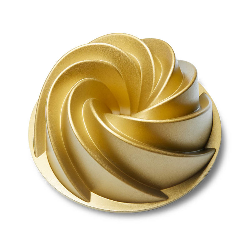 Sch�ne detailreiche Spiralbl�ten-Kuchen backen in superleitf�higer Guss-Backform