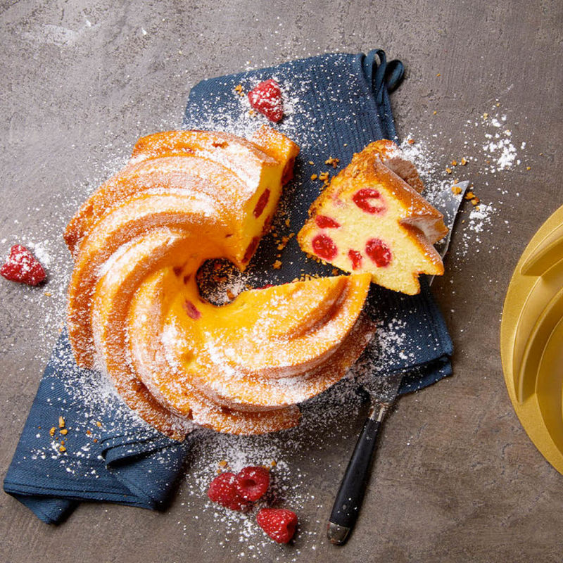 Sch�ne detailreiche Spiralbl�ten-Kuchen backen in superleitf�higer Guss-Backform Bild 3