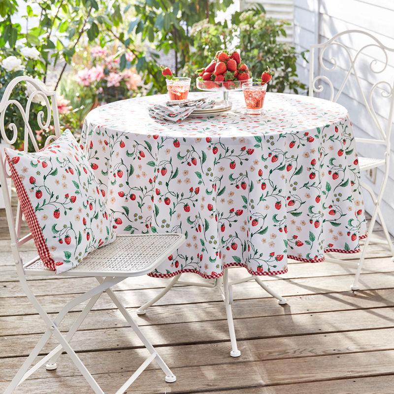 Sommerliche Erdbeer-Tischdecke aus feiner Baumwolle Bild 2