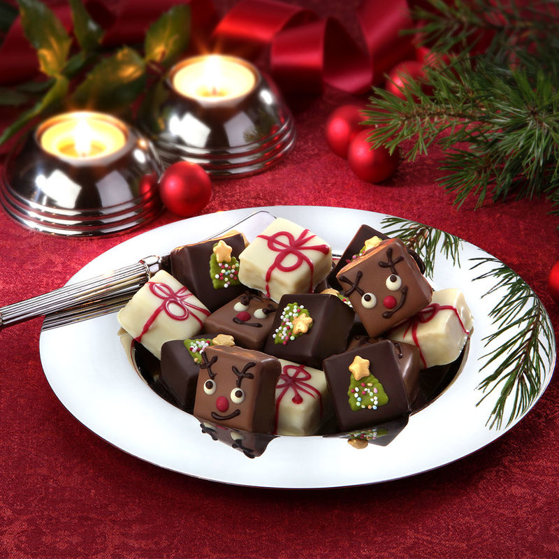Handgefertigte Edel Petits Fours mit Weihnachtsmotiven