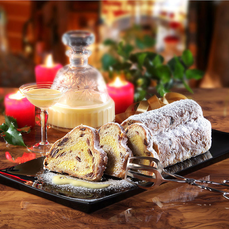 Innovative Spezialit�t: Feinster Weihnachts-Stollen mit Eierlik�r-Marzipan F�llung