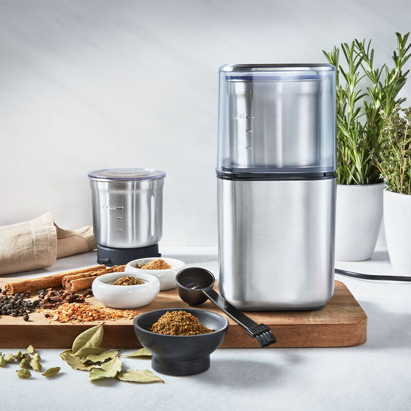 Elektrische Gew�rzm�hle mahlt frische und getrocknete Kr�uter, Gew�rze, Kaffee Bild 5