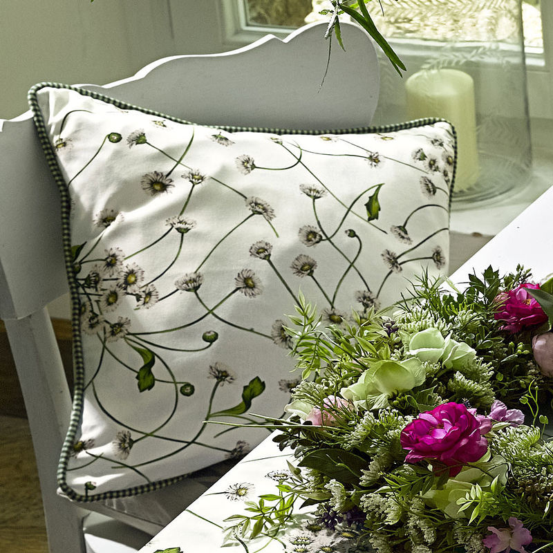Zart und doch robust: Ateliergefertigte G�nsebl�mchen-Kissenh�lle
