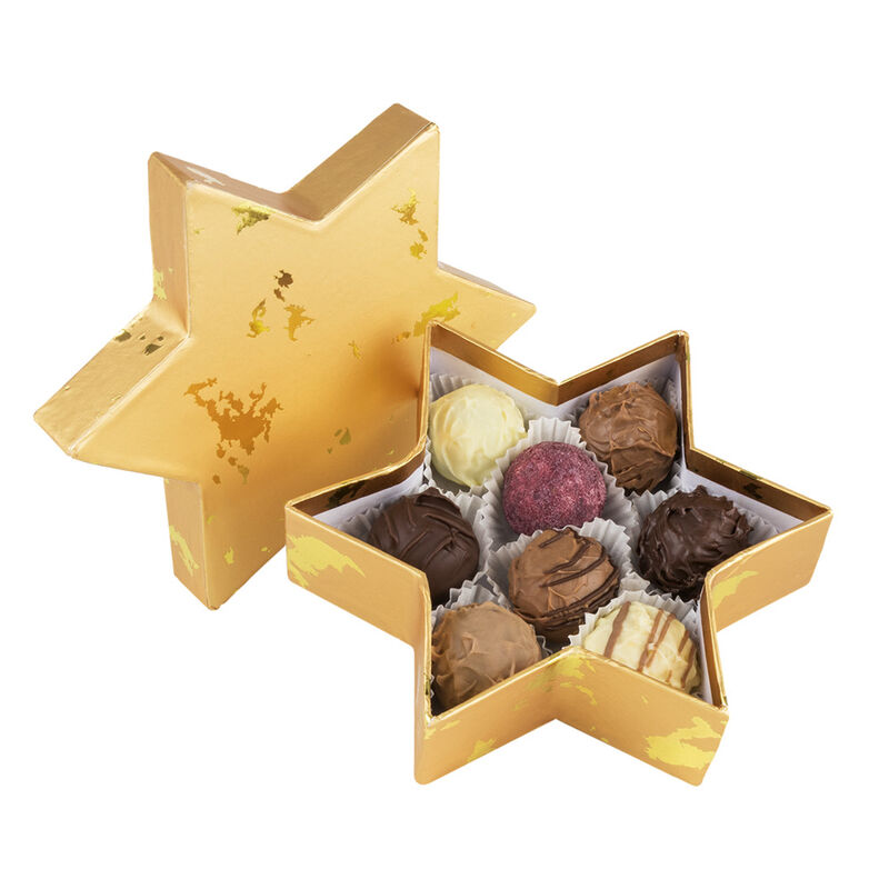 Exquisite handgefertigte Tr�ffelpralinen in weihnachtlicher Sternschachtel
