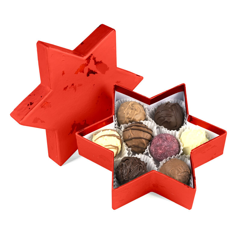 Exquisite handgefertigte Tr�ffelpralinen in weihnachtlicher Sternschachtel