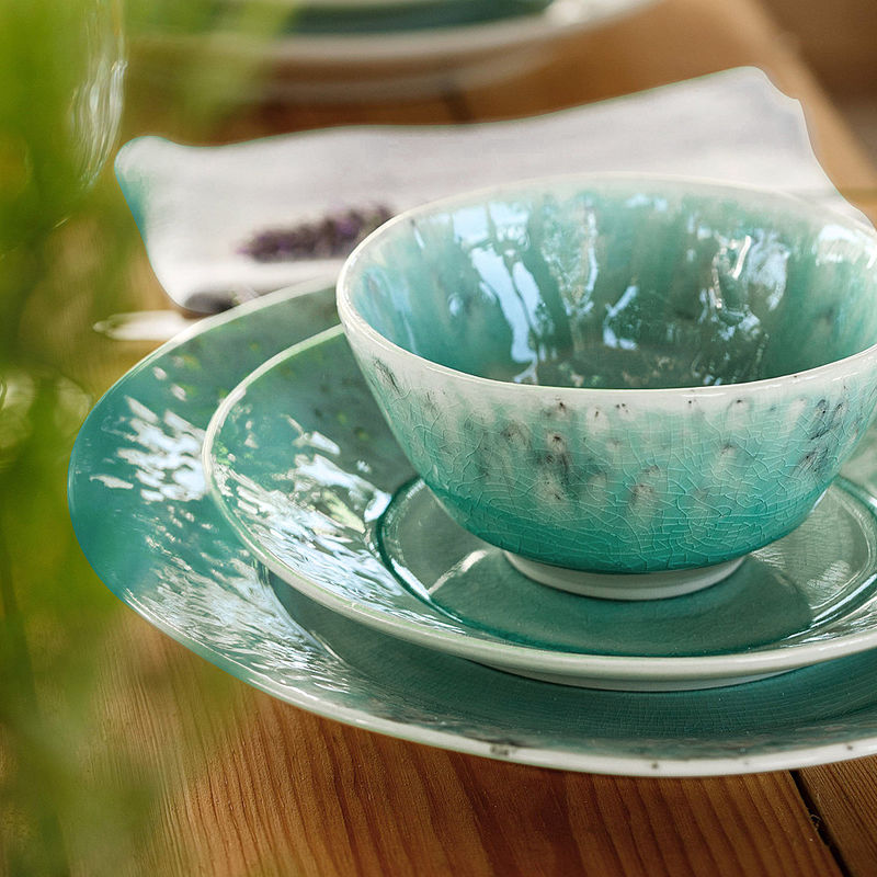 Mediterrane Suppen- und Salatschalen in bewegten maritimen Blaut�nen