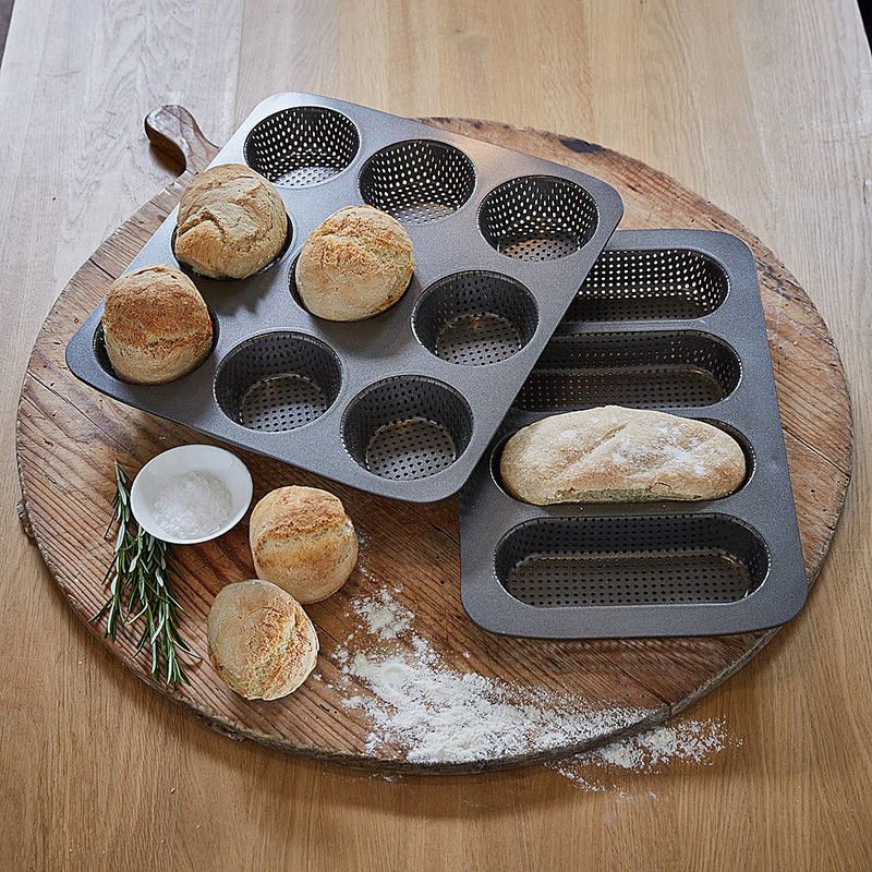 Perforierte Backform f�r knusprig-krosse Mini-Baguettes