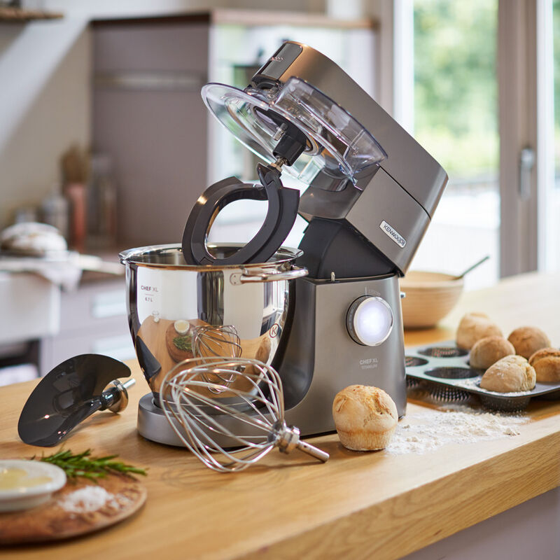 Leistungsstarke Kenwood-K�chenmaschine mit umfangreichem Zubeh�r gen�gt professionellen Anspr�chen Bild 3