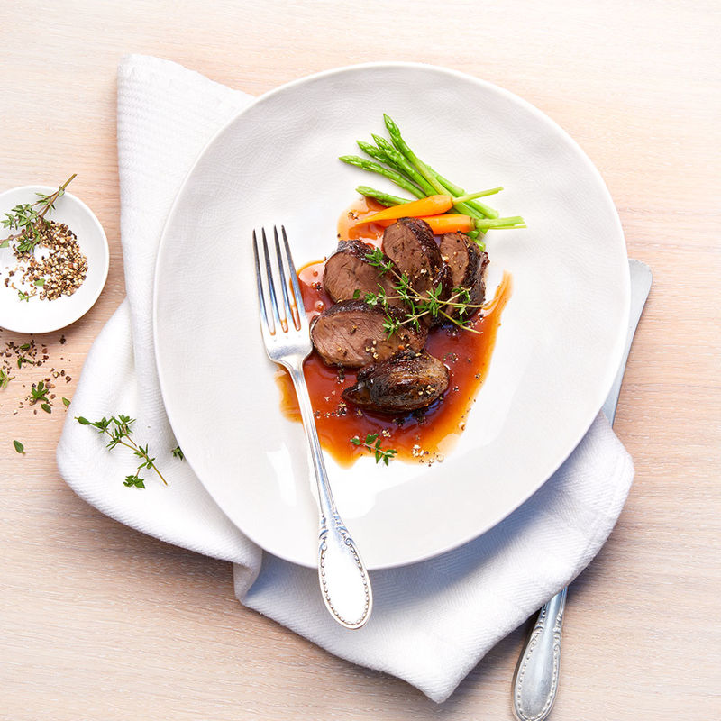 Iberico Schweineb�ckchen in Rioja mit jungem Gem�se