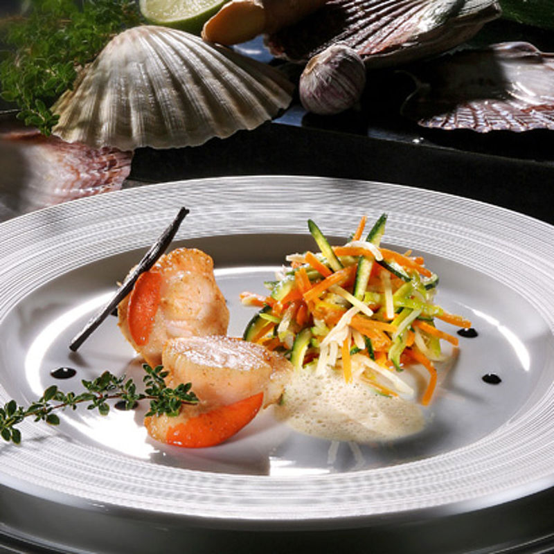 Jakobsmuscheln auf Limetten-Vanille-Sauce mit Ingwer-Gem�se-Julienne