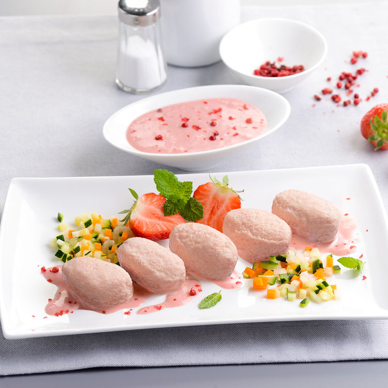 Lachskl��chen mit Erdbeeren und Gem�sebrunoise