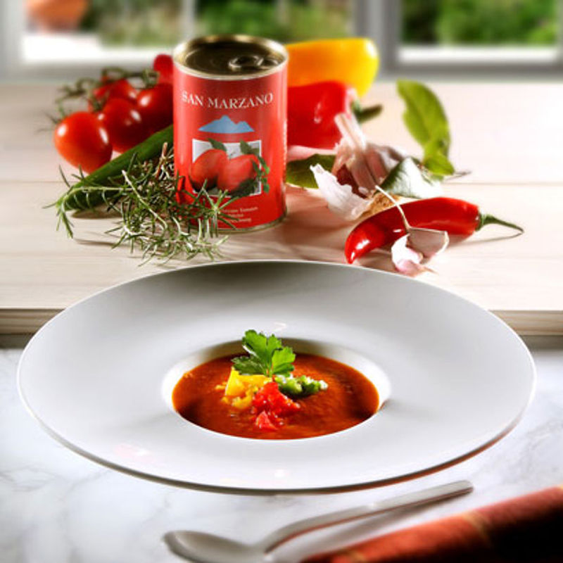 San-Marzano-S�ppchen mit buntem Paprika