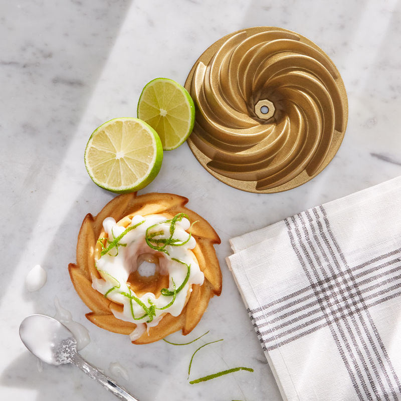 Joghurt-Limettenkuchen in den Mini-Spiralbl�ten-Backformen