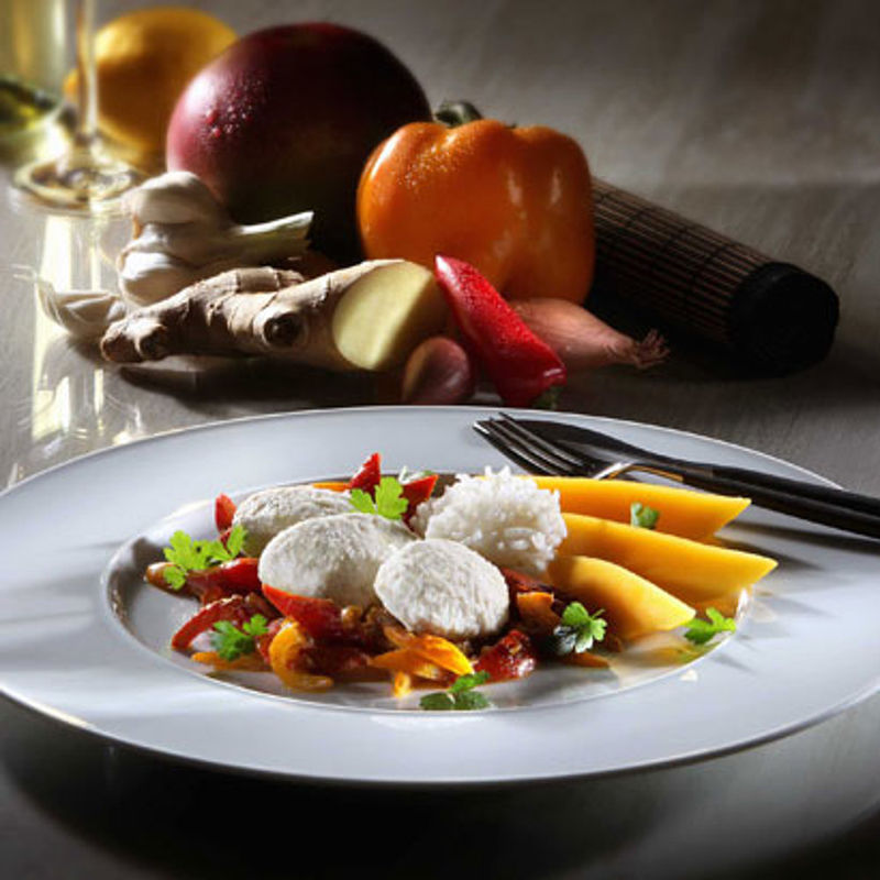 Fischkl��chen mit Paprika-Mangocurry und Duftreis