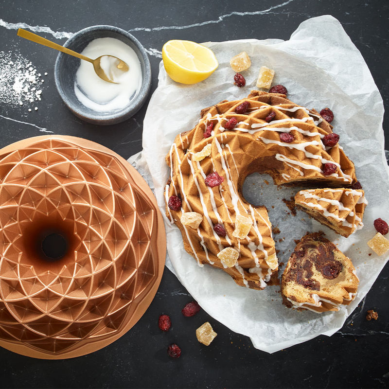 Buttermilch-Gew�rzkuchen mit Cranberrys