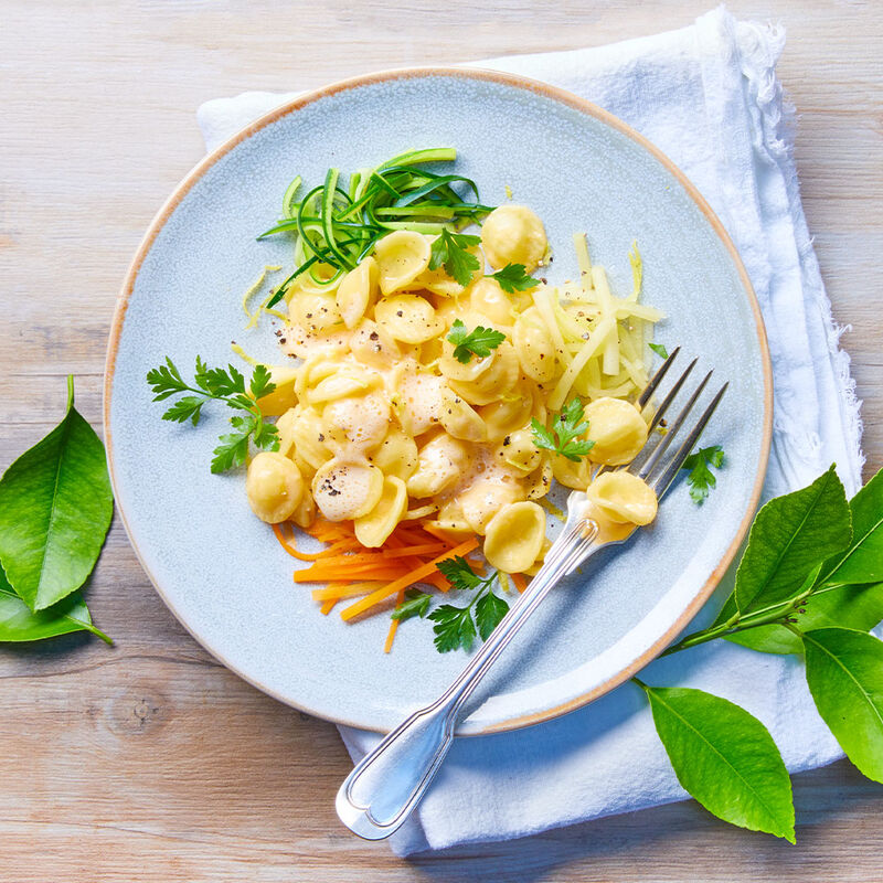 Orecchiette �hrchen-Nudeln, Zitronen-Zabaione und Gem�se-Julienne