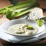 Sellerieschaum-S�ppchen mit Gorgonzola