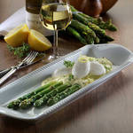 Fischkl��chen mit Zitronen-Sabayon und gr�nem Spargel