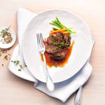 Iberico Schweineb�ckchen in Rioja mit jungem Gem�se