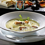 Muschelsuppe mit wei�er Schokolade