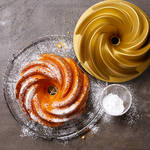   Eierlik�r-Kuchen in der Spiralbl�ten-Backform