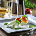 Fischkl��chen in gr�ner Estragonsenf-Sauce mit Risolee Kartoffeln