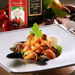 Meeresfr�chte in San Marzano-Sauce mit Taglierini