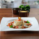 Flusskrebs-Brokkoli-Flan auf Tr�ffel-Kartoffel-Schaum mit Waln�ssen und Krustentiersauce